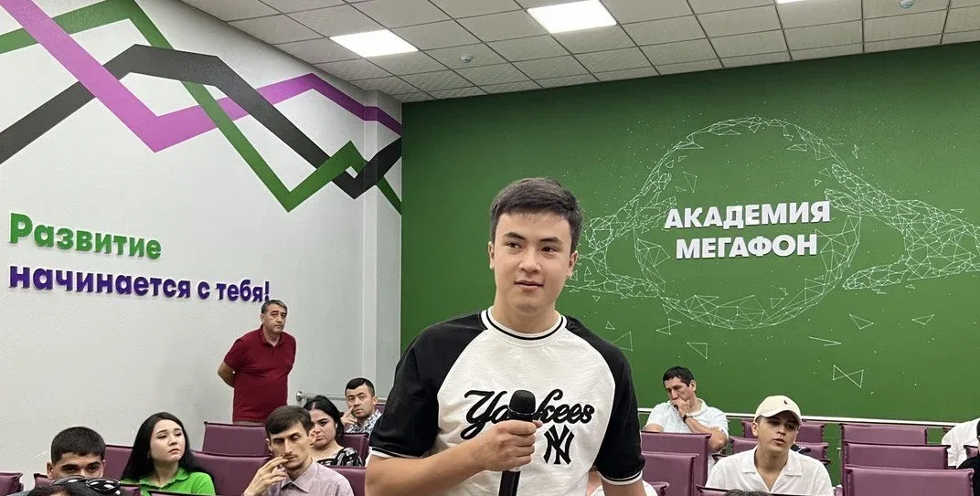 Ба муштариён таркибу паҳлуҳои алоқаи мобилӣ нишон дода шуд Ба муштариён таркибу паҳлуҳои алоқаи мобилӣ нишон дода шуд