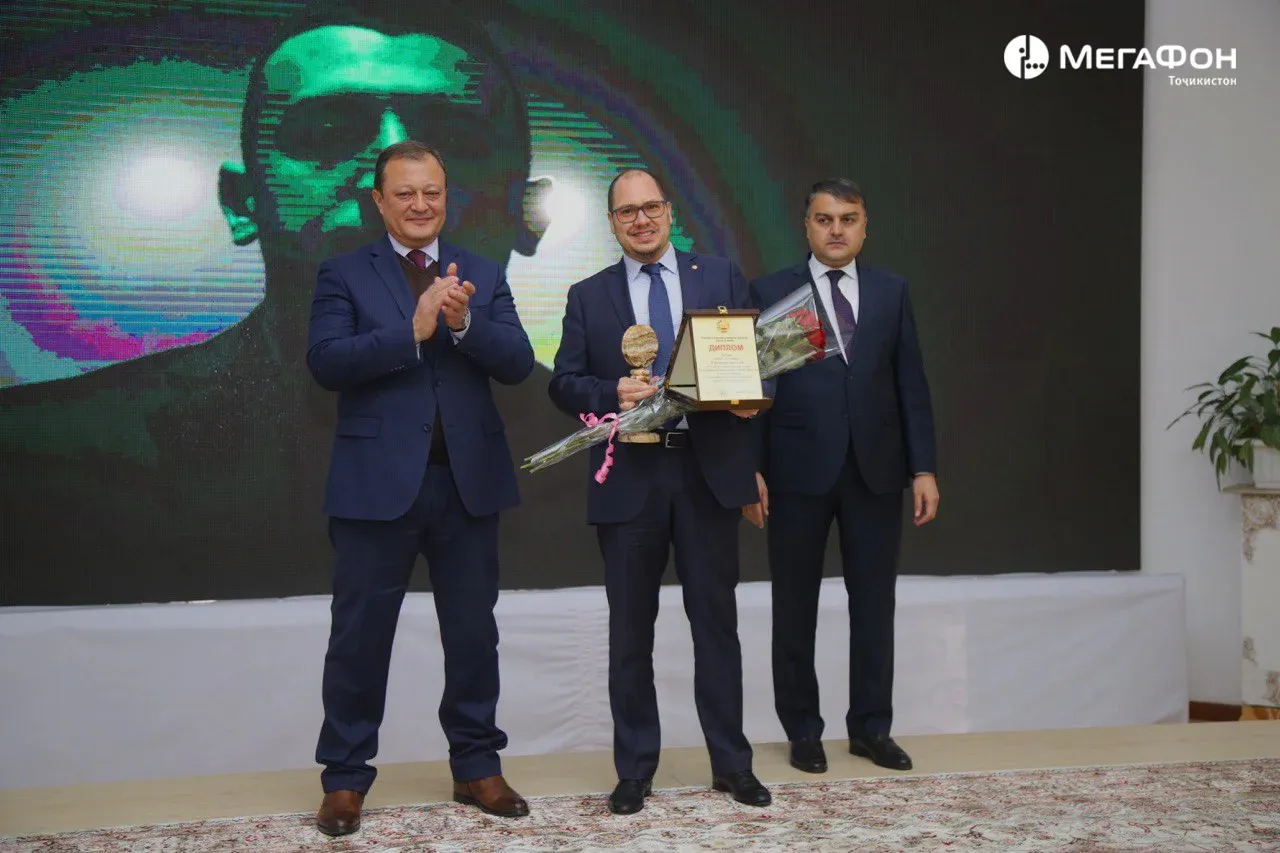 Роҳбари ширкати «МегаФон Тоҷикистон» мукофотро дар озмуни «Беҳтарин соҳибкори сол дар шаҳри Душанбе» ба даст овард Роҳбари ширкати «МегаФон Тоҷикистон» мукофотро дар озмуни «Беҳтарин соҳибкори сол дар шаҳри Душанбе» ба даст овард